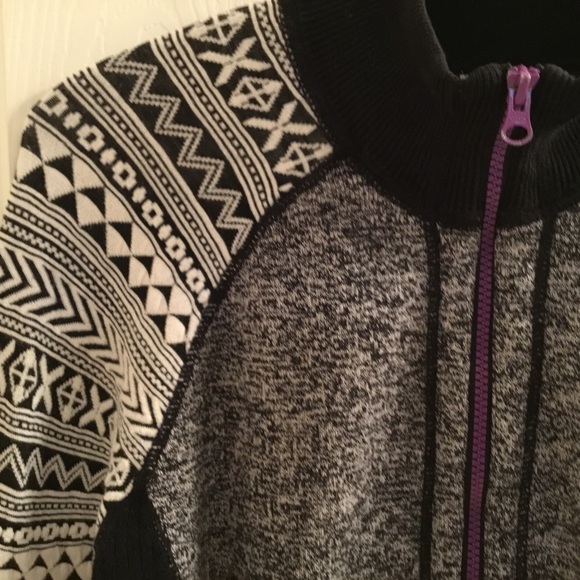 Title Nine black and white merino wool blend sweater Aztec print sleeves - Picture 6 of 13